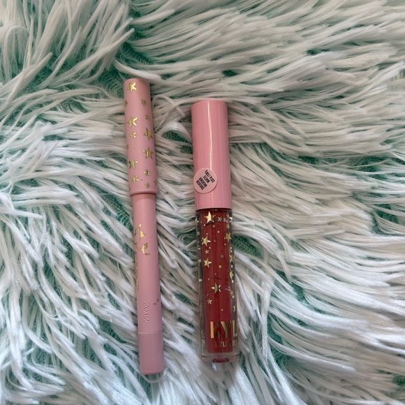 NWT KYLIE COSMETICS Mini Lip Kit Sweater Weather exclusive Ulta - Picture 3 of 8
